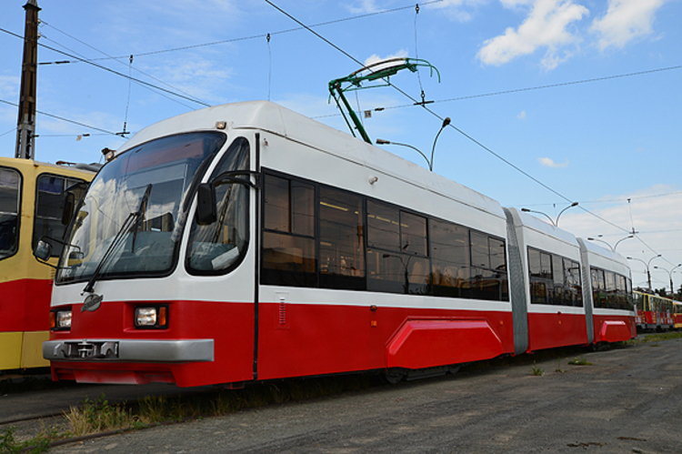 После трамвай был возвращен на Уралтрансмаш для доработок и перекраски, на этот раз — в стандартные цвета (красный и белый)