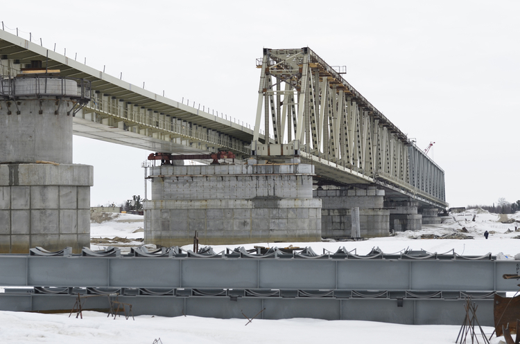 Строительство моста, начавшееся 1 сентября 2011 года,  может быть вообще остановлено.