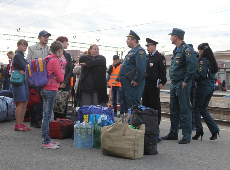МЧС и полиция встречают беженцев