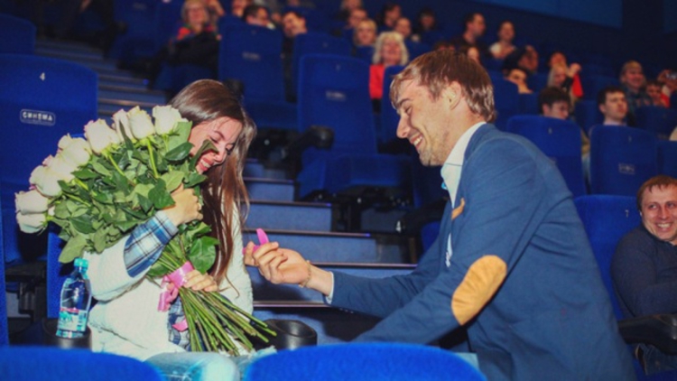 Биатлонист Антон Шипулин сделал предложение своей девушке Луизе, фото - ntv.ru