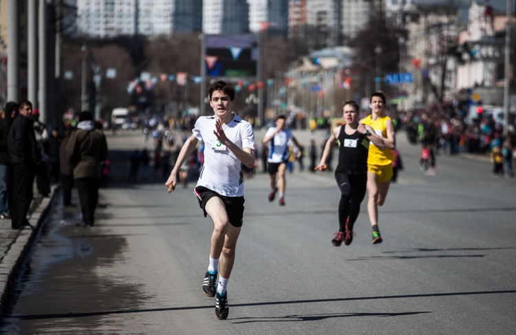 В городах Свердловской области прошли легкоатлетические эстафеты, посвященные Дню Победы, фото - justmedia.ru