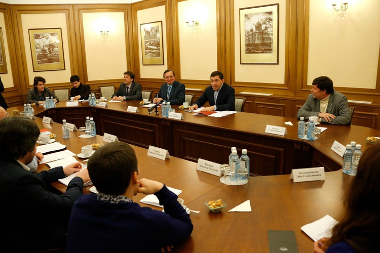 Встреча губернатора Свердловской области Евгения Куйвашева с молодыми уральскими писателями, фото ДИП губернатора
