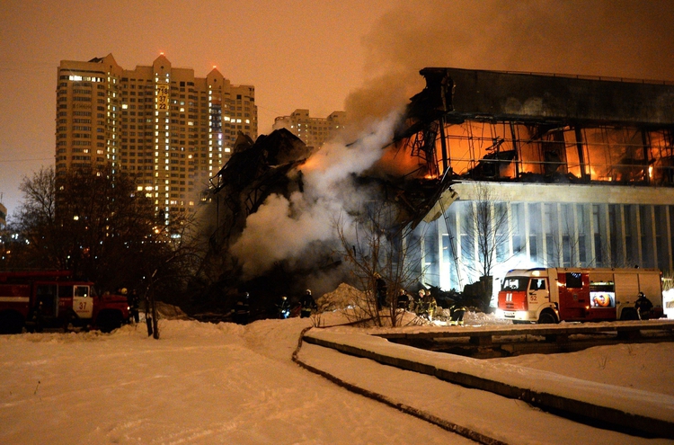 Пожар в библиотеке Института научной информации по общественным наукам РАН, фото РИА Новости