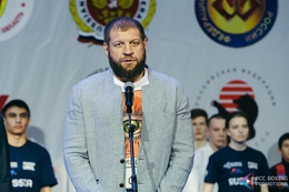 Александр Емельяненко приветствовал лучших бойцов Спартакиады РМК