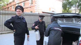В преддверии Дня знаний сотрудники полиции собирают в школу детей из неблагополучных семей