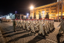 На главной площади уральской столицы прошла первая репетиция войск ЦВО На главной площади уральской столицы прошла первая репетиция войск ЦВО
