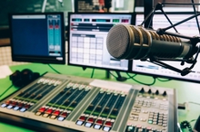 Для слушателей уральской столицы запущены новые FM-радиостанции