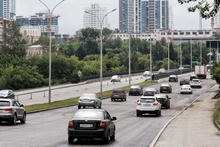 Глава Екатеринбурга досрочно открыл движение по мосту на Бебеля