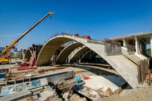 В Екатеринбурге на Макаровском мосту приступили к заливке арочных перекрытий