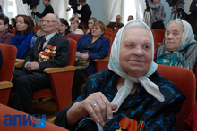 Свердловская прокуратура выясняет обстоятельства избиения 95-летней женщины