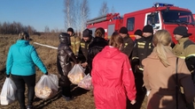Печенье и воду принесли спасателям неравнодушные екатеринбуржцы