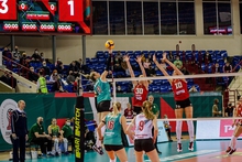 «Уралочка» проиграла действующему чемпиону России «Уралочка» проиграла действующему чемпиону России