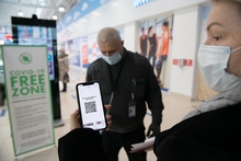 Контролеры проверяют, как в Свердловской области организованы COVID-19-free-зоны Контролеры проверяют, как в Свердловской области организованы COVID-19-free-зоны