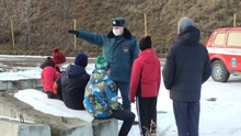 Уральские спасатели предупреждают об опасности тонкого льда