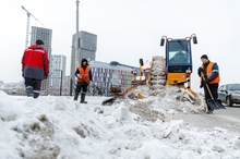 Дорожные службы задействуют 347 рабочих и 170 единиц спецтехники на дневной уборке