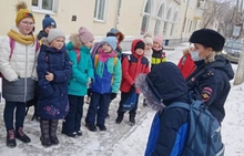 В Свердловской области ГИБДД проверяет безопасность ледяных горок В Свердловской области ГИБДД проверяет безопасность ледяных горок