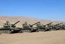 На 201-й российской военной базе экипажам вручили новые Т-72Б3М