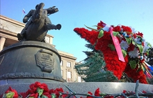 Сегодня возложат цветы к памятнику маршалу Жукову в Екатеринбурге