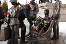 В Екатеринбурге открыли памятник по мотивам фильма «Офицеры»