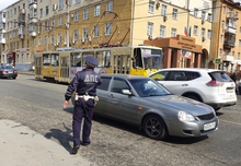 В Екатеринбурге пройдут массовые проверки водителей в выходные и праздничные дни В Екатеринбурге пройдут массовые проверки водителей в выходные и праздничные дни