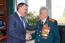 Алексей Орлов поздравил ветерана Владимира Лупейко со 100-летием