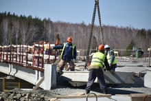 Дорожники Среднего Урала ремонтируют дороги отечественными стройматериалами