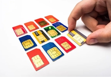 Крупнейшие мобильные операторы начали брать плату за сим-карту