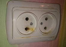 Сверловчанку, которая пустила дочь к оголенным проводам розетки, будут судить