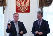 Сергей Степашин вручил Андрею Козицыну памятный знак «Орден имени Императора Александра III»