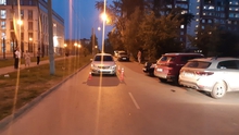 В Екатеринбурге два ребенка выбежали на дорогу и попали под колеса