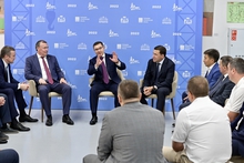 Евгений Куйвашев обсудил со строителями ключевые проекты развития региона