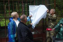 Гектор заселился в карантинную клетку реабилитационного центра «Утес» в Хабаровске
