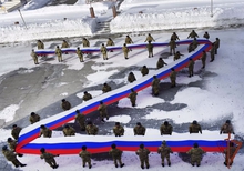 Военные Росгвардии выстроились с российским флагом в форме буквы Z Военные Росгвардии выстроились с российским флагом в форме буквы Z