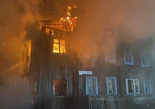 В Нижней Туре девять человек оказались в огненной ловушке из-за пожара