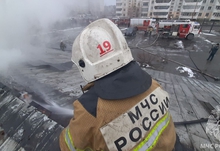 В Екатеринбурге сегодня днем вспыхнул крупный пожар на улице Билимбаевской