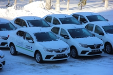 Свердловские больницы получили сорок новых легковых автомобилей