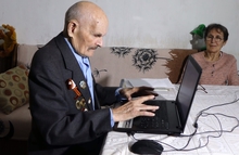 В Екатеринбурге 92-летний ветеран Великой Отечественной войны принимает участие в конкурсе компьютерной грамотности