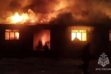 В Свердловской области сгорел склад с пиломатериалами