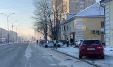 В Екатеринбурге при ДТП машину отбросило на 80-летнюю женщину, она скончалась в больнице