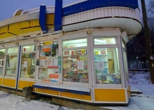 В Новоуральске снесли несанкционированный киоск, в котором торговали нелегальным алкоголем
