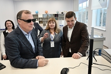 Евгений Куйвашев оценил возможности, созданные для учеников в новом корпусе гимназии №120 в Екатеринбурге