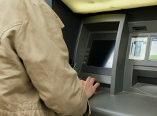Жители Свердловской области совершили безналичные операции на три триллиона рублей Жители Свердловской области совершили безналичные операции на три триллиона рублей