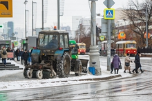 Коммунальщики Екатеринбурга устраняют последствия снежного шторма Коммунальщики Екатеринбурга устраняют последствия снежного шторма