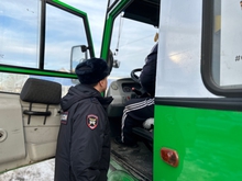 Под видом пассажиров полицейские провели проверку маршрутных автобусов в Екатеринбурге