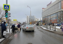 Водитель иномарки наехал на ребенка на пешеходном переходе в Екатеринбурге Водитель иномарки наехал на ребенка на пешеходном переходе в Екатеринбурге
