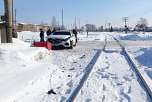 Мерседес столкнулся с электричкой в Тавдинском районе Свердловской области