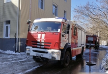 В Березовском крупный пожар произошел в подвале административного здания
