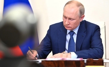 Владимир Путин поздравил Евгения Куйвашева и всех свердловчан с Днем Победы