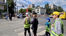 В Екатеринбурге рядом с пешеходными переходами появились надписи безопасности