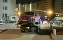 В новом микрорайоне Екатеринбурга массово эвакуировали автомобили